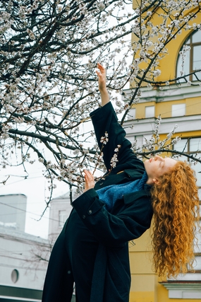 欧美冬季户外时尚都市美女图片